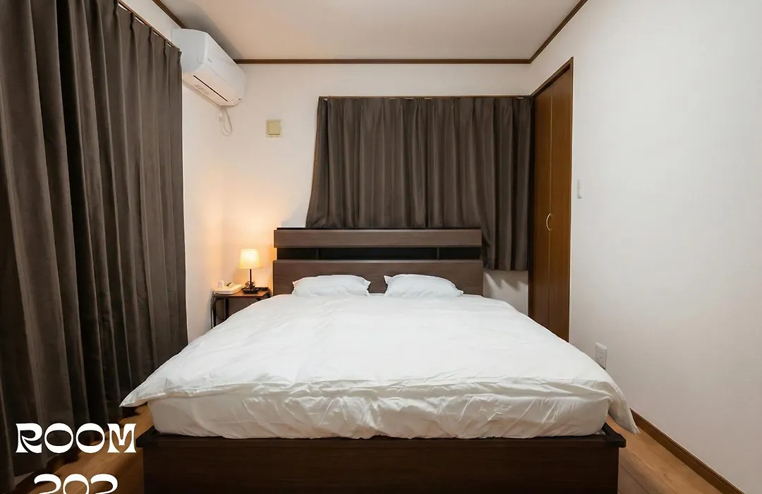 Meme Villa 5Br - 3 Separate Toilets & 3 Showers - 10Gbps Wifi-1